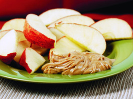 How to find healthy snacks (even in a vending machine) apple slices and peanut butter are healthy snacks