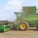 Farmers can be ‘cautiously optimistic’ about 2018 combining soybeans