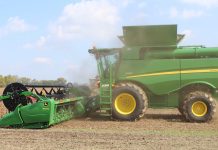 Farmers can be ‘cautiously optimistic’ about 2018 combining soybeans