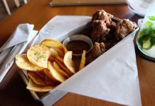 Black Pepper Baked Potato Chips Black Pepper Baked Potato Chips served with Chicken WIngs
