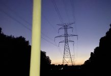 How to make a fluorescent bulb glow under transmission power lines Fluorescent bulb glowing under power lines