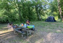 How to plan a summer camping trip Vayda at a campsite