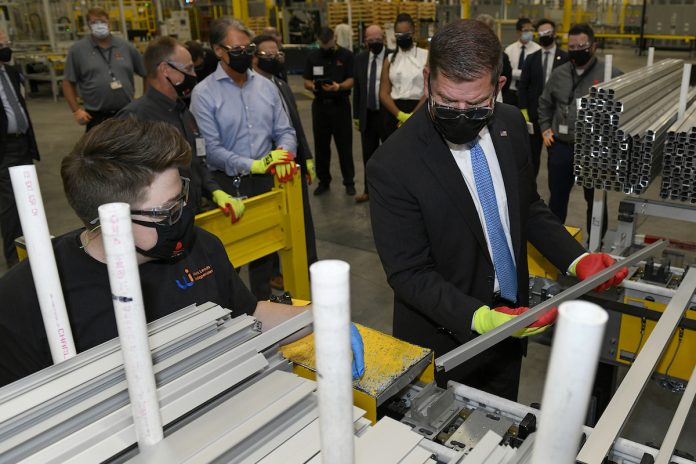 labor secretary tours factory