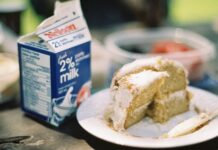 Bill aims to put whole milk back in schools