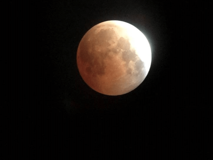 gpd-2022-total-lunar-eclipse-credit-dan-galdun