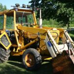 Use the correct belt backhoe