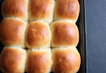 Cornmeal Pan Rolls
