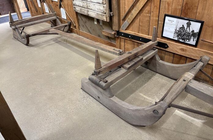 4-09 locher photo 3-WEB