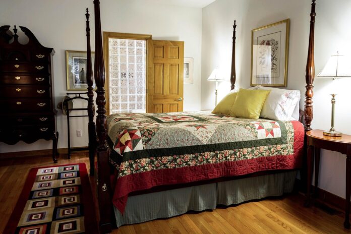 quilt bedroom antiques